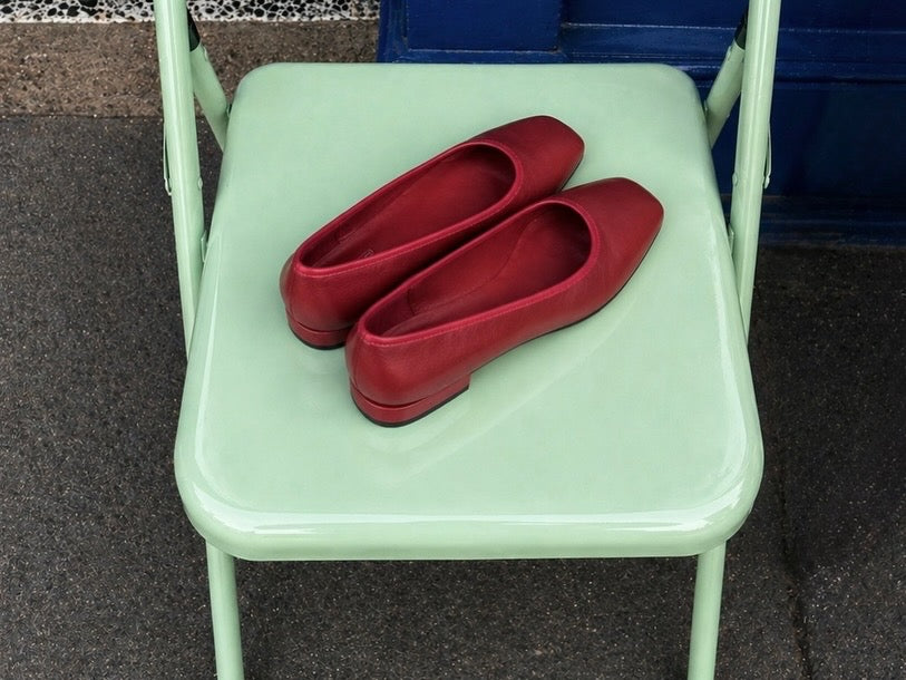 The Pilo Flat - Burgundy